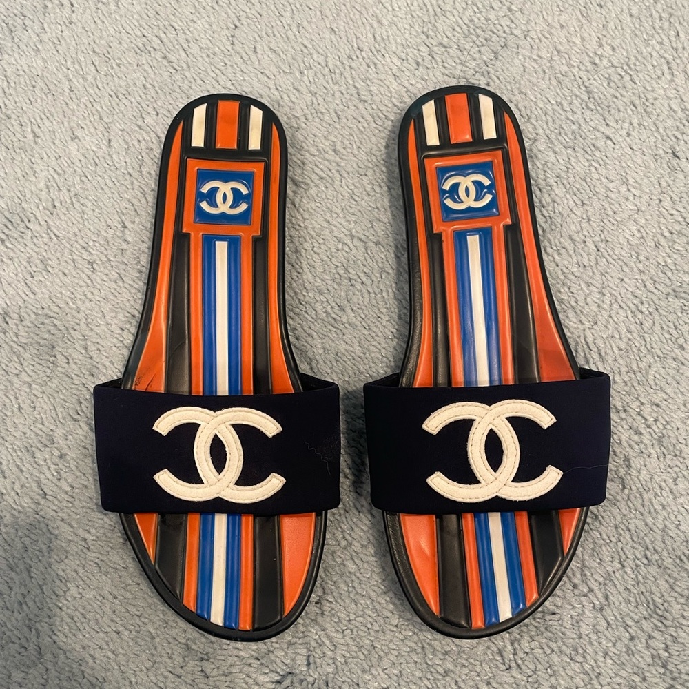 Chanel cc slip-on sandals/slides